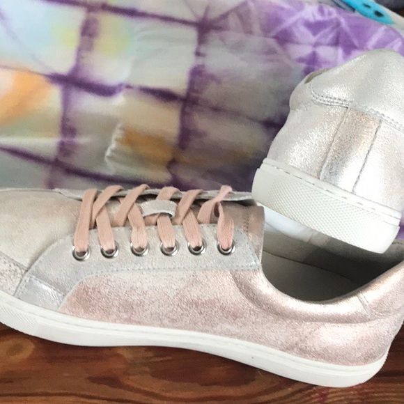J/Slide Metallic Rose Sneaker Like New NEW - Picture 3 of 8